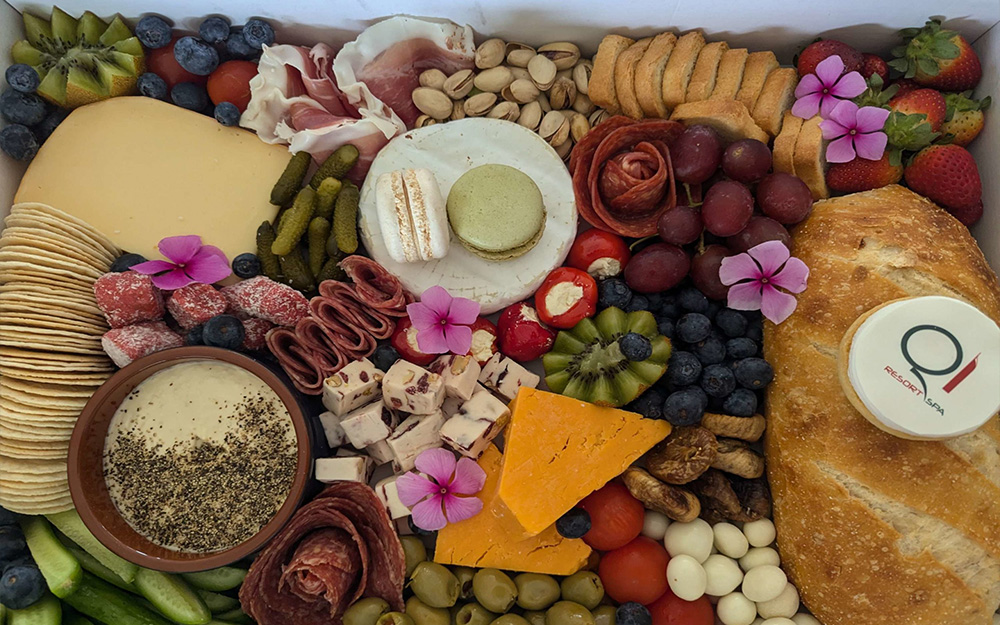 Q1 Gift Box