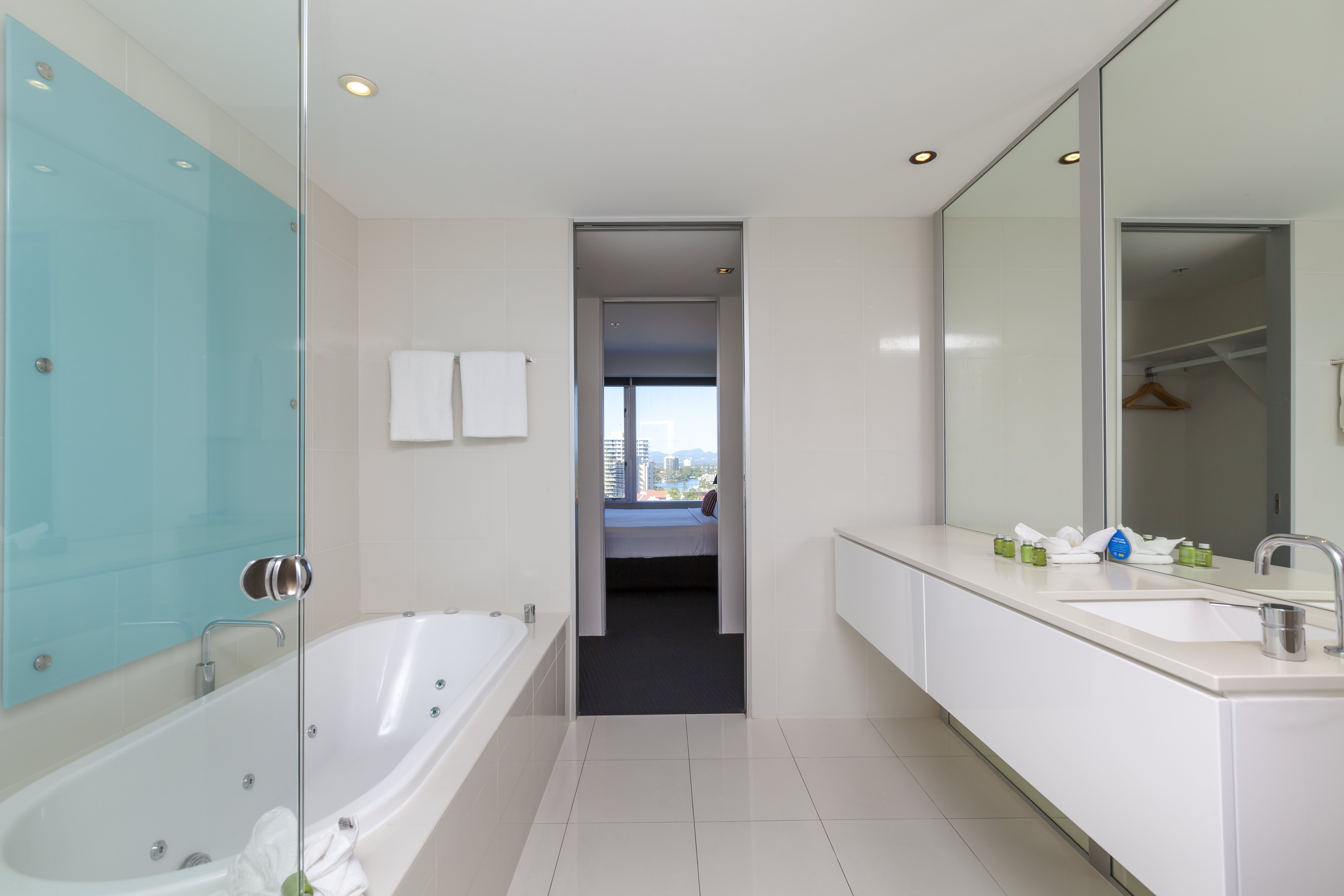 Q1 Resort & Spa One Bedroom Spa Apartment | Master Bathroom