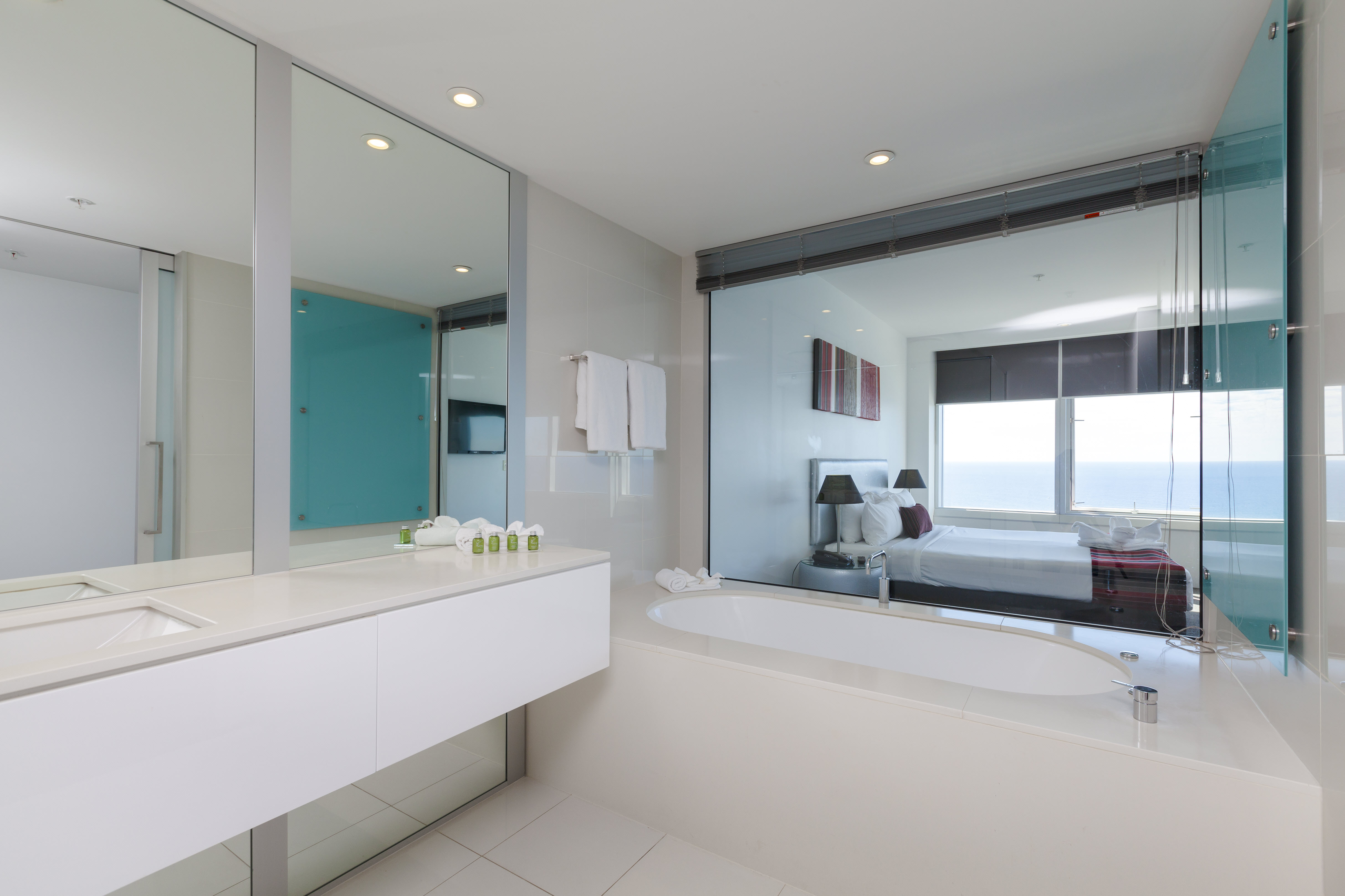 Q1 Resort & Spa Three Bedroom Ocean Spa Apartment | Bathroom